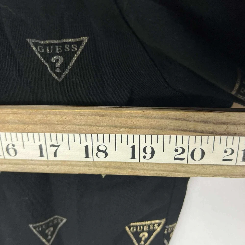 GUESS T-Shirt Mens Small Black Logo All Over Print Triangle Short Sleeve Tee EUC - Picture 6 of 7